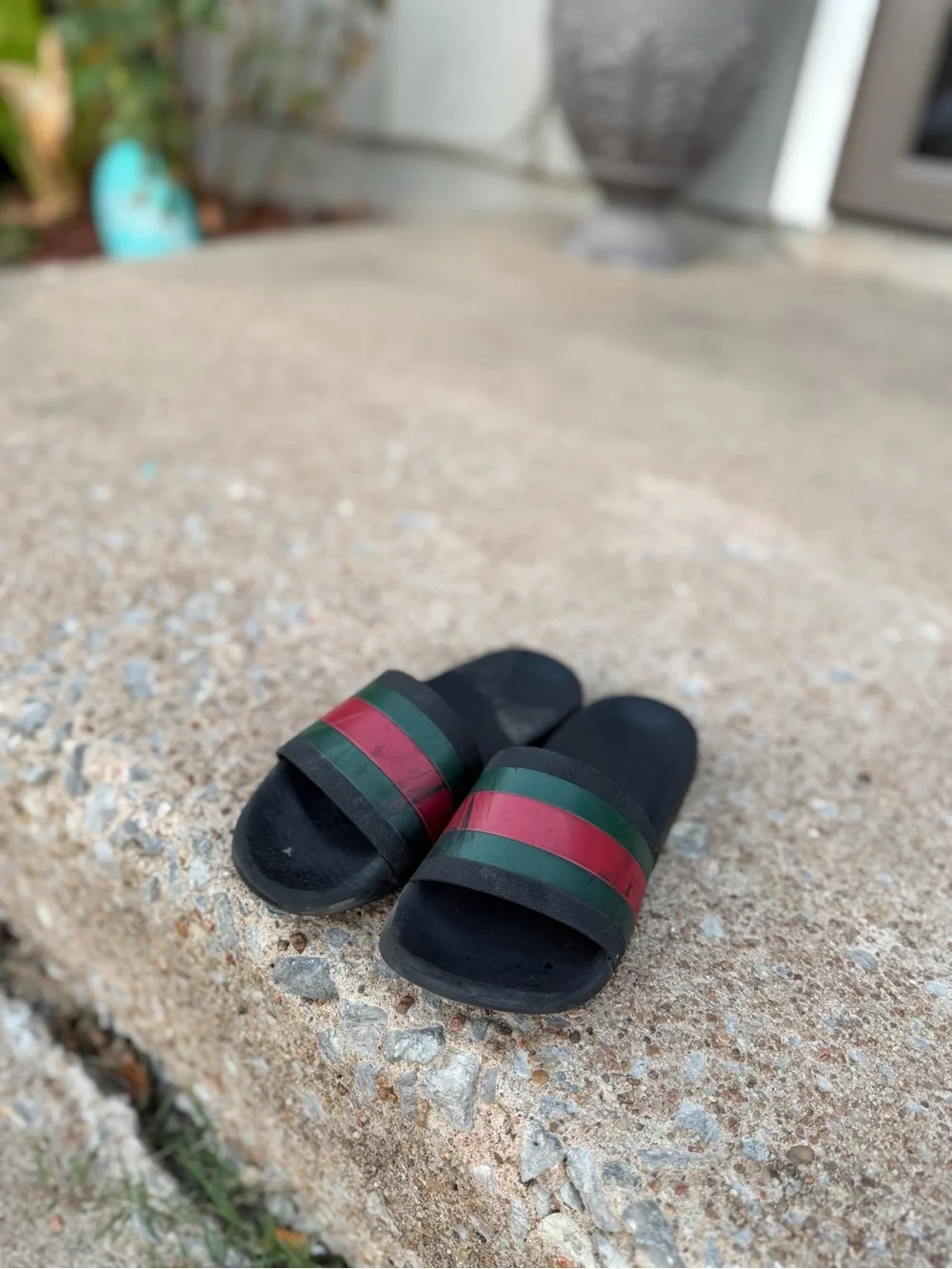 Gucci Kids Black Slides with Green and Red Stripes